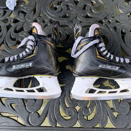 Supreme 2S Hockey Skates Junior Size 2