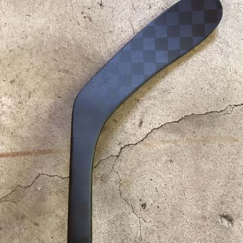 New Nexus 1000 Hockey Stick Righty Toe Pro Stock