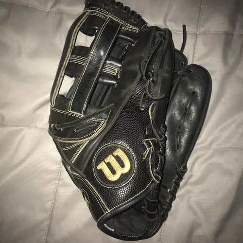 A2000 1799 Baseball Glove