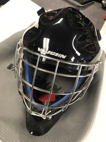 New Vaughn VM7700 Goalie Mask Junior