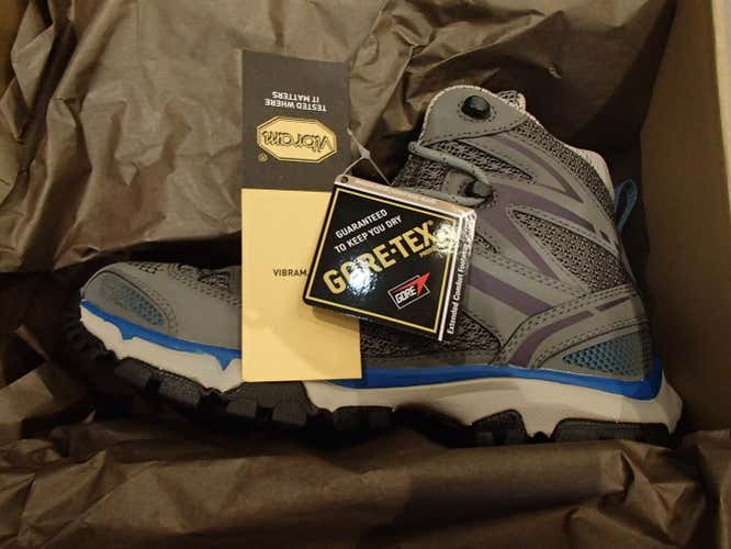 new VASQUE Inhaler II GTX Hiking Boots - Women's sz 7.5 goretex FREE SOCKS bridgedale hikers