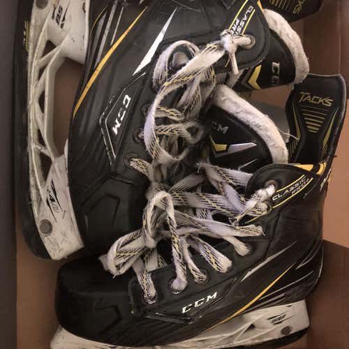 CCM Tacks Hockey Skates Junior Size 3.5