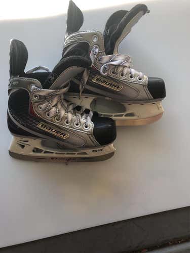 Vapor X20 Hockey Skates Youth  Size 12