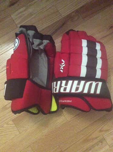New AX1 pro Gloves Senior Pro Stock