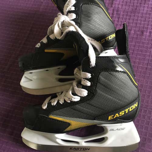 EQ2 Hockey Skates Junior Size 2.5