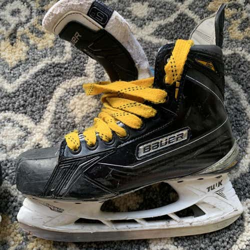 Supreme 190 Hockey Skates Senior  Size 5