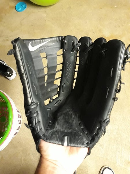New Nike Baseball Glove Adult !!NO TRADES!!