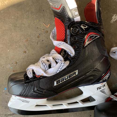 New X700 Skates Senior Size 8