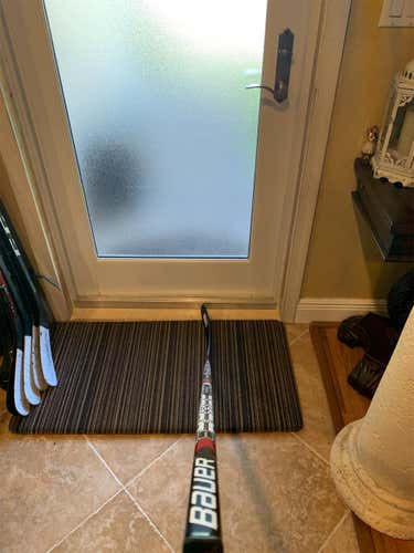 New Vapor X600 Hockey Stick Righty Mid Intermediate