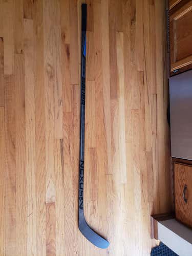 Bauer Nexus 8000 Hockey Stick Righty Toe Senior