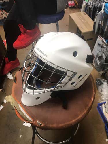 New Vaughn VM Pro Elite Carbon Goalie Mask Senior Large, Mask Bag Included