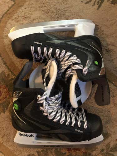 New Reebok 9K Pump Hockey Skates Senior Size 7.5
