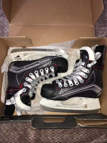 New Vapor X500 Hockey Skates Youth Pro Stock Size 11.5