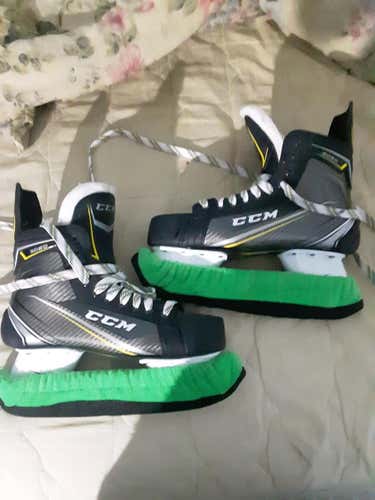 CCM Tacks 9060 Hockey Skates Senior Size 8.5