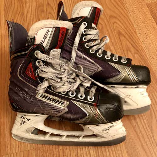 Vapor X60 Hockey Skates Junior  Size 2.5