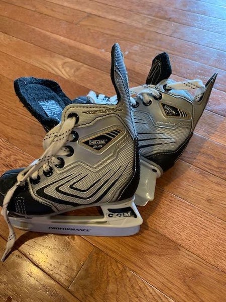 CCM 2.0 Hockey Skates Youth Size 8