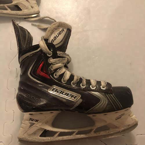 Vapor X100 Hockey Skates Junior  Size 6