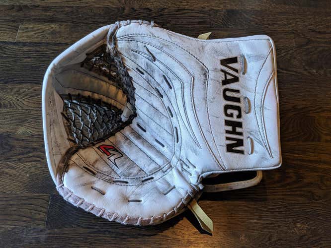 Vaughn Velocity V7 Pro Carbon Goalie Glove Full Right Senior