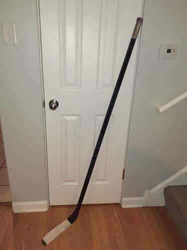 True A Series Black Hockey Stick Righty Mid Senior