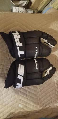 True Pro 4-Roll Gloves Senior Pro Stock