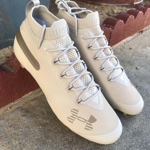 New Beige Under Armour Spotlight Cleats Size 9