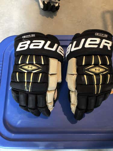 Bauer 4-roll Nexus Gloves Senior Team Issue