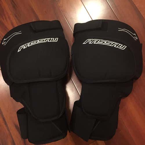 Passau Knee Guards -Size S/M