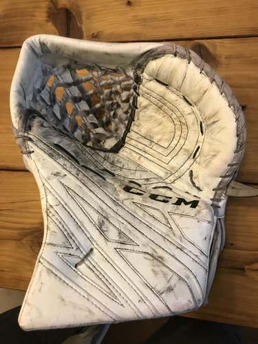 CCM Extreme Flex 4 Goalie Glove Regular Senior Pro Stock