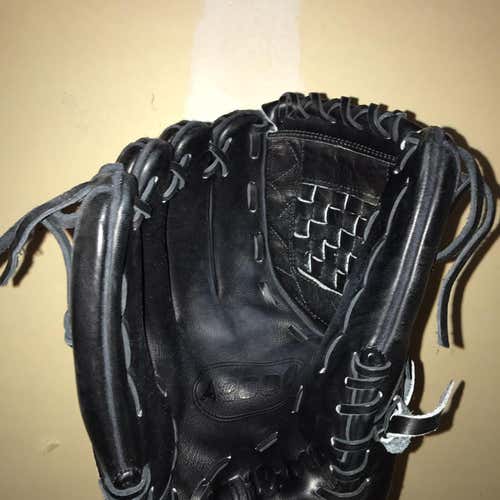 A2000 Baseball Glove Adult