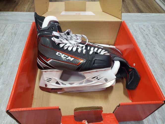New CCM JetSpeed FT370 Hockey Skates Senior Size 8.5