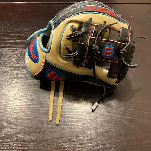 New A2000 Baseball Glove