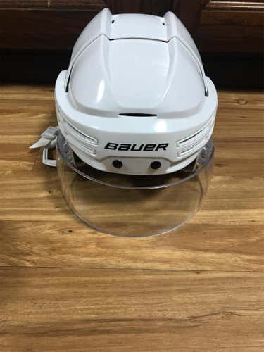 Bauer Re-Akt 75 Helmet Size Medium New With Visor