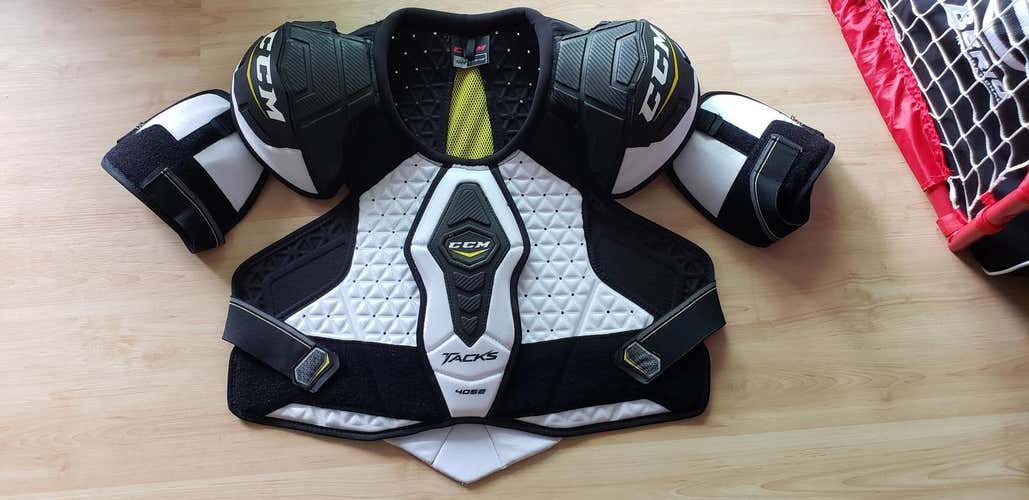 CCM Tacks 4052 Shoulder Pads Senior XL