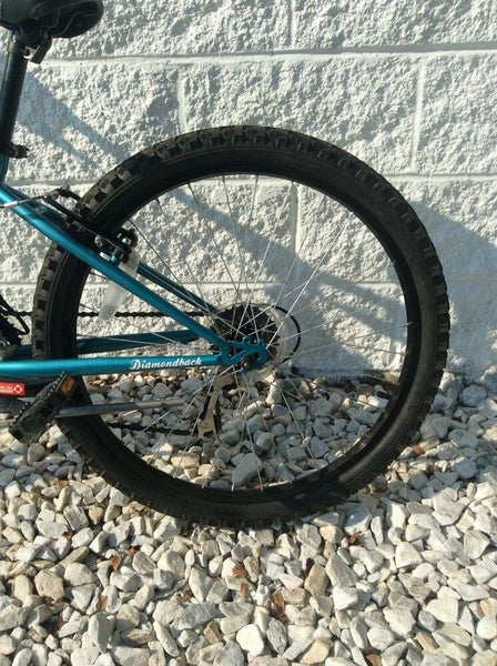 Diamondback Tess 24 Youth Mountain Bike!~21 Speed~Front Suspension