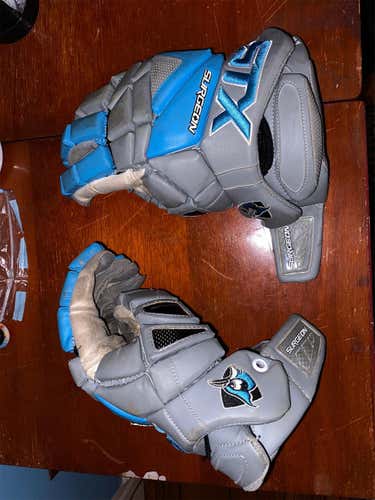 Surgeon 500 Lacrosse Gloves
