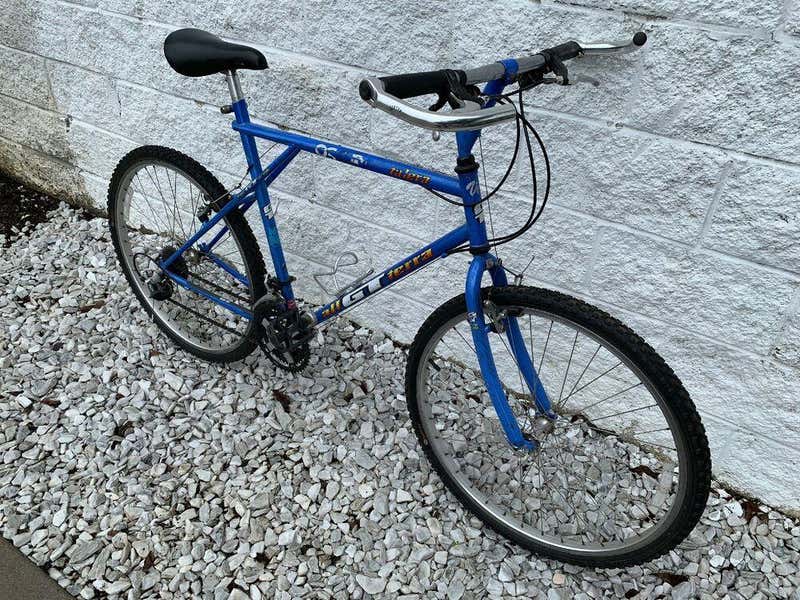 GT Vintage Talera Mountain Bike / 21-Speed / 22” Frame