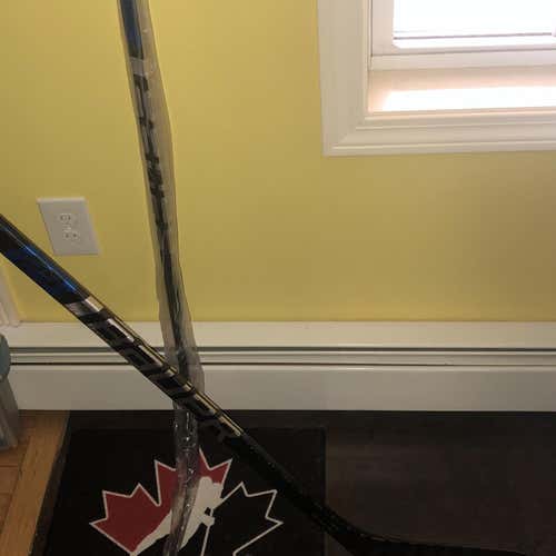 New Supreme 2s Hockey Stick Lefty Toe Senior