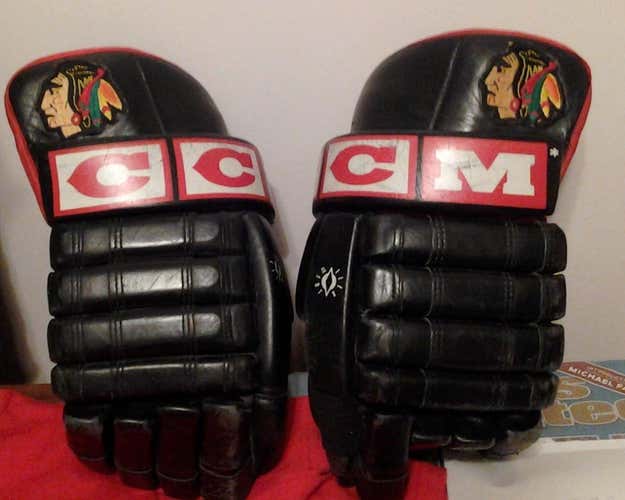 CCM VIntage Hockey Gloves - Chicago Blackhawks