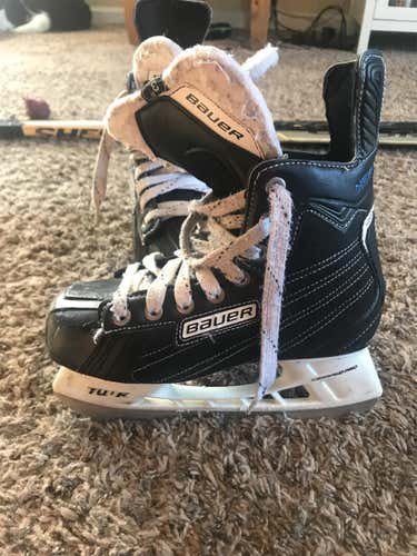 Nexus 4000 Hockey Skates Junior  Size 3