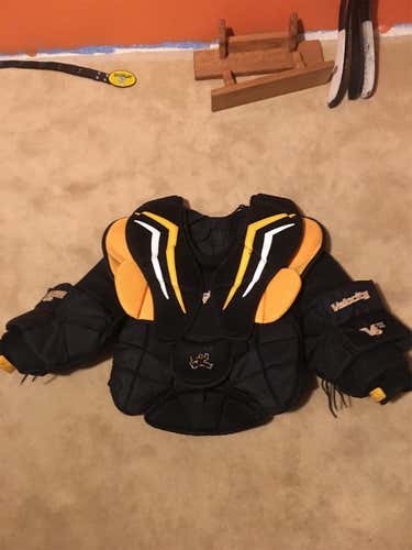 V6 2200 Pro Goalie Chest Protector Senior