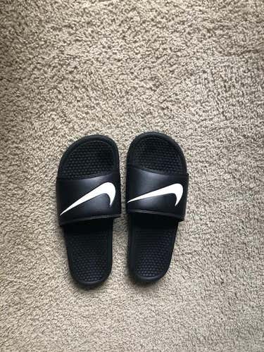 Nike men slides size 11.5 great condition
