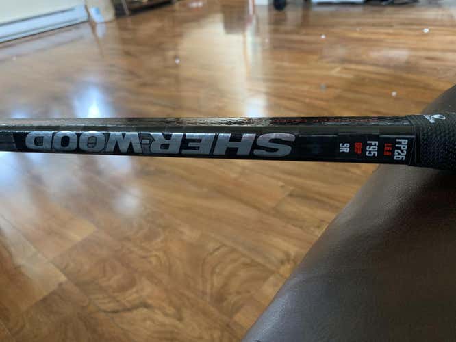 New Sher-Wood Rekker EK365 Hockey Stick Righty Toe Senior