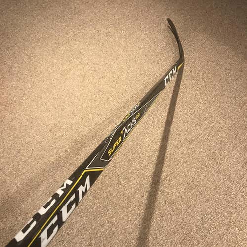 CCM Super Tacks 2.0 - RH P28 85flex (59")