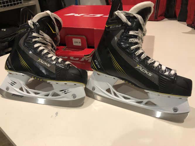 New CCM Tacks 6052 Skates Junior Size 5