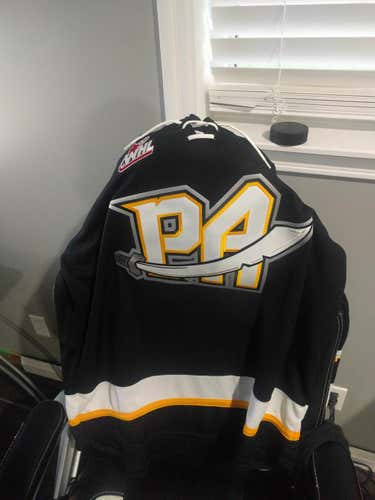New Large CCM Jersey CHL Raiders