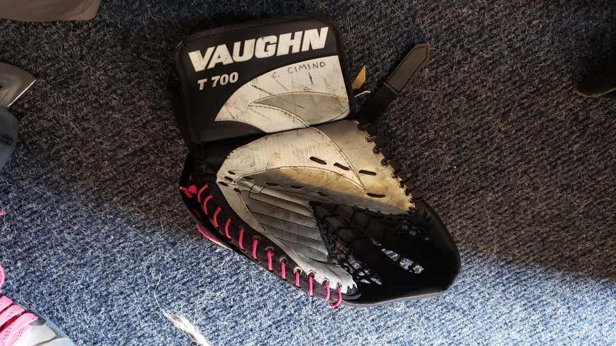 Vaughn Goalie Gloves & Blockers Regular Junior