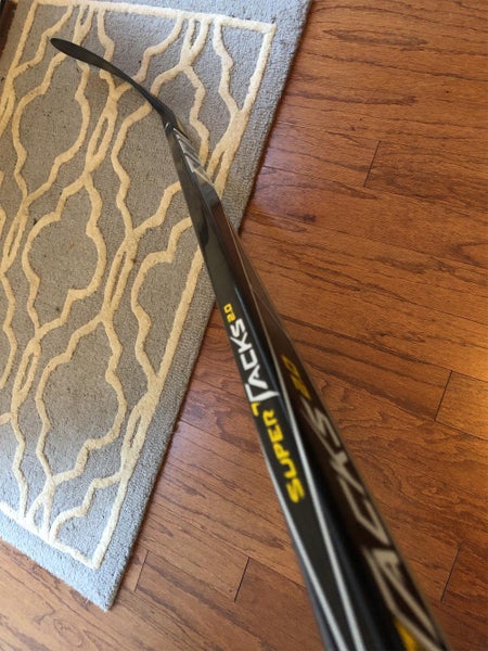 New Super Tacks 2.0 Hockey Stick Righty Mid Senior Pro Stock
