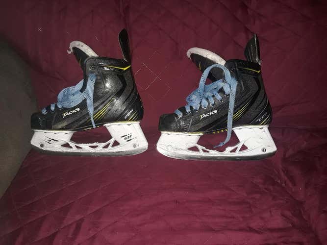 CCM Tacks 4092 Hockey Skates Junior Size 5.5