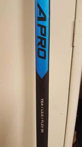 True A Pro Hockey Stick Righty TC4 Toe Senior - 95