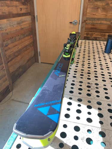 New Fischer 157cm RC4 Curv Skis w/ Bindings